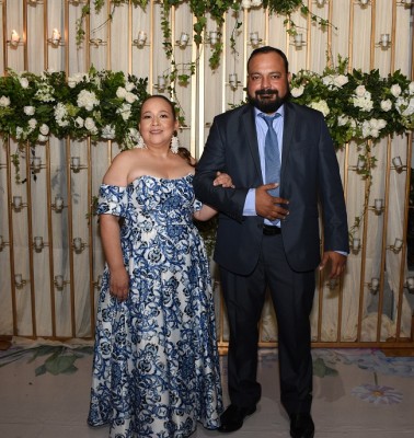 Los padres del novio, Carlos Alfredo Aguilar y Marbeth Alejandra Torres
