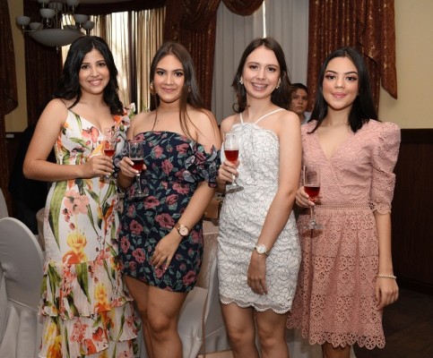 Marian Hernández, Gennevi Becker, Erica Gamero y Valeria Torres