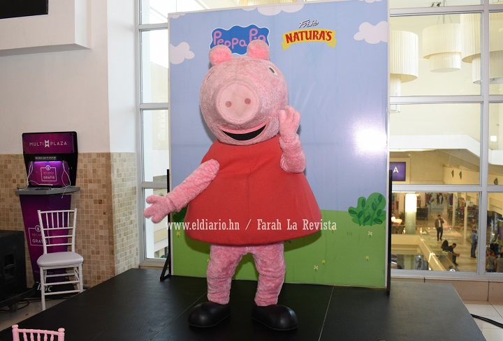 Niños sampedranos disfrutan de la visita de Peppa Pig