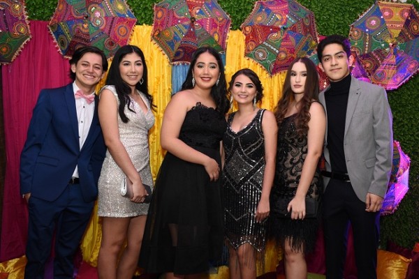 Ricardo Chávez, Bella Castro, Valeria Obregón, Jennifer Sabillón, Dulce Espaillat y Jeffrey Ramos