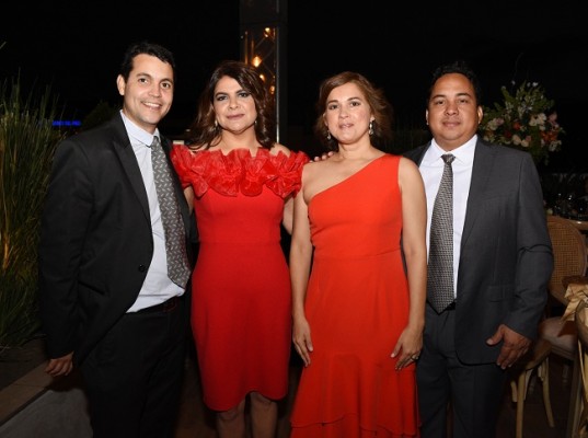 Roberto y Lidia Membreño, junto a Jenny y Alberto Torres