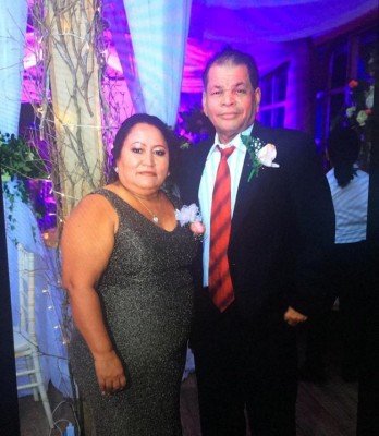 Suyapa Gonzales y Oscar Guevara, padres del novio