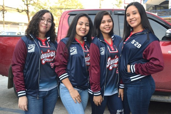 Tricia Melgar, Itzel Leiva, Evelin Largos y Ana Guerra.