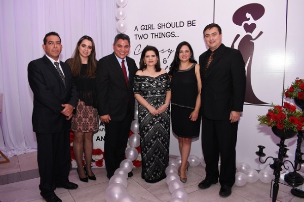 Alejandro Arauz, Ana Palma, Jorge Chiuz, Isis Flores de Chiuz, Emilia Ferrera de Lizardo y Mario Lizardo