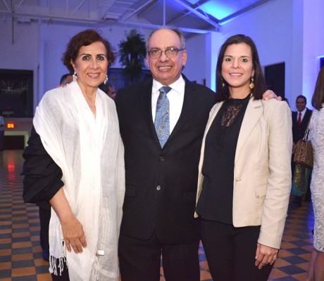 Carmen Faraj, Victor Kawas y Patricia Reynaud.