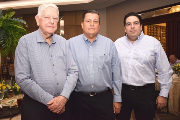 Charles y Hans Heyer con Alejandro Abufele.