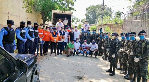 Cuerpo Consular Sampedrano entrega alimentos a familias de escasos recursos de aldea El Carmen