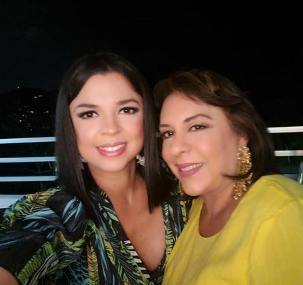 Debbie Figueroa con Diana Caraccili