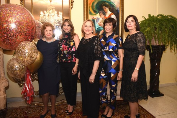 Doña Julieta Kattán con sus nueras, Vivian, Claudia, Juana María y Katy