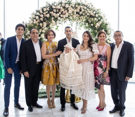 En primera fila estaban muy orgullosos, Jacobo Handal con sus abuelos, Farid y Nancy de Handal; Magda y Luis Antonio Hernández, junto a Ivanna María y sus padres.