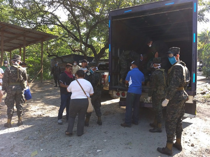 Honduras solidaria: Entregan víveres a familias de bordos en San Pedro Sula