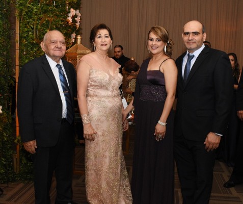 Fuad Handal, Rabab Handal, Siara Cruz y Eduardo Handal