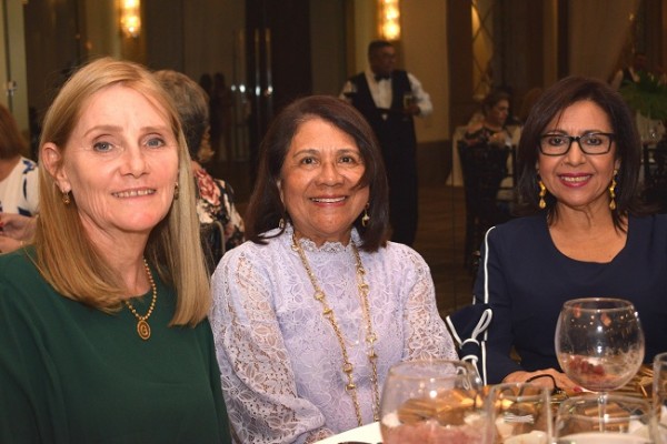 Gillian Cheldi, Vilma Karow y Susana Laínez.