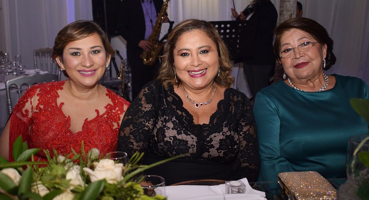 Jenny, Mirna y Paquita Carrión