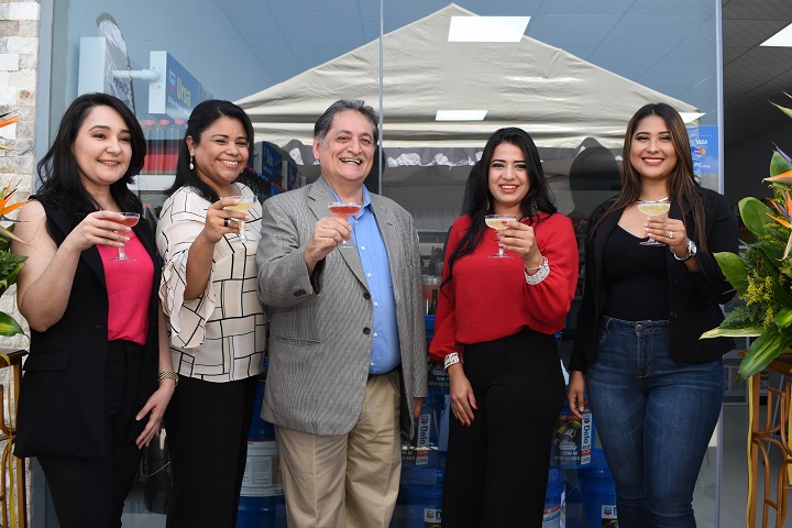 Brindis por éxito de Lubrishop en San Pedro Sula