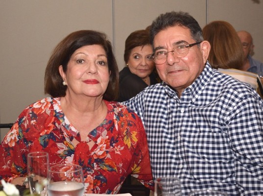 Lila y Enrique Paredes.