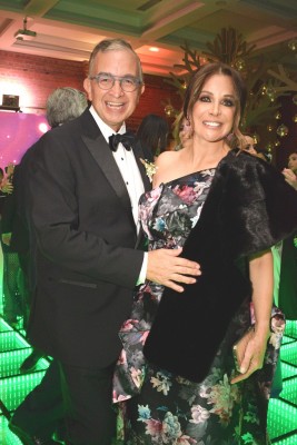 Los padrinos del enlace, Ernesto y Elena Lazarus.