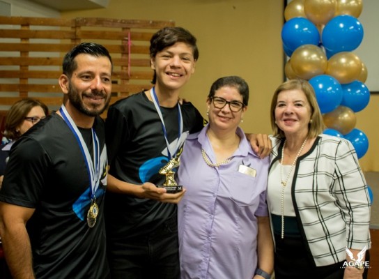 Orgullosos del triunfo deportivo de los chicos de Agape Christian Academy