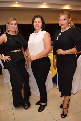 Patty Girón con Nohemy y Estela Cardona.