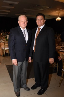 Roger Valladares con Jesus Canahuati