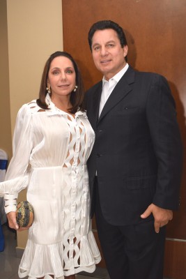 Sandra y Mario Canahuati.