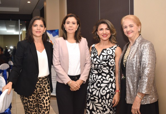 Verónica de Chicas, Patricia de Castillo, Melissa Turcios y Jo Faraj.