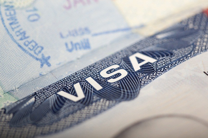 EEUU suspende la emisión de visas en todo el mundo