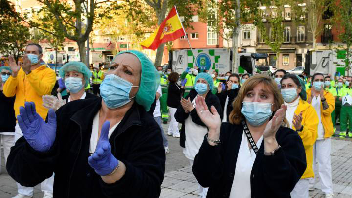 Reanudan actividades económicas desde este lunes en España, pero varias regiones se oponen