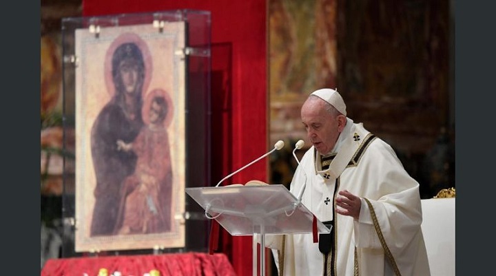 En misa de Sábado Santo: El papa pide mantener la esperanza durante esta pandemia