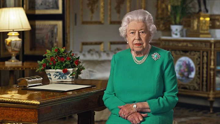 La reina Isabel II pide calma y determinación a los británicos para superar la crisis sanitaria del coronavirus