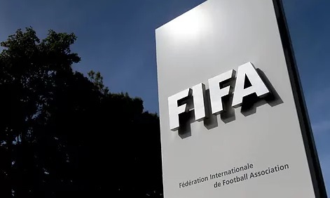 Responsables de arbitraje de FIFA capacitan a sus miembros con cursos online