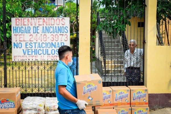 Grupo Jaremar entrega donación por 420.000 lempiras en productos a 13 asilos de ancianos