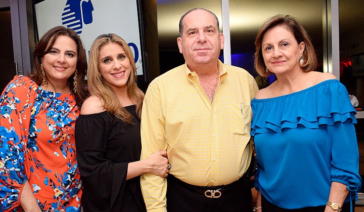 Karol Zummar, Lorena y Héctor Kattán con Diana Handal.