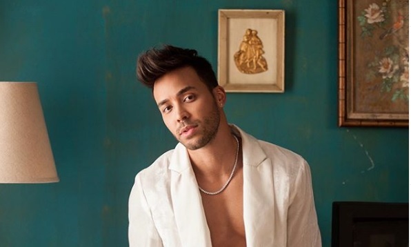 Prince Royce venderá mascarillas impresas con una corona