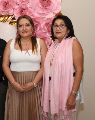 Sonia Yolany Mejía muy orgullosa de su madre Sonia Berrios