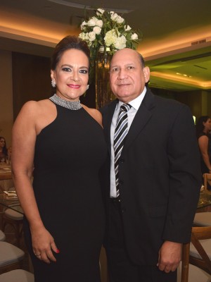 María Elena Sikaffy con su esposo, Armando López.