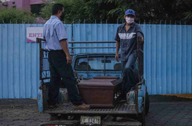 Médicos son despedidos por criticar manejo de pandemia en Nicaragua