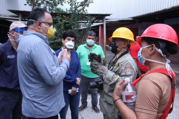 Autoridades de Gobierno central y municipales inspeccionan daños tras incendio en Mercado Guamilito y prometen su reconstrucción 