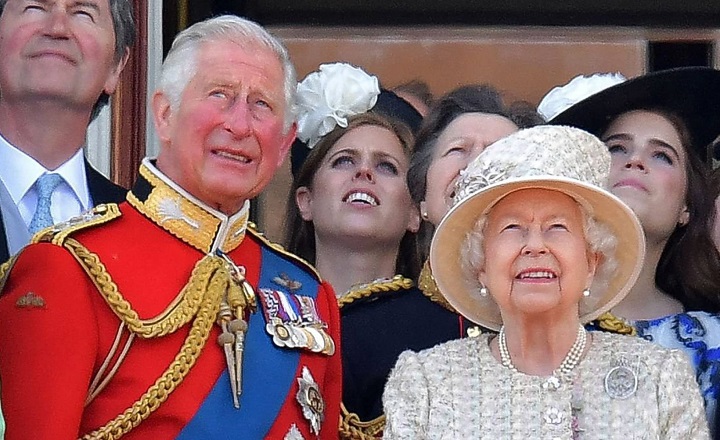 La Reina de Inglaterra estaría preparando su abdicación al trono