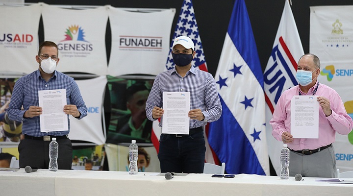 Senprende y Funadeh firman convenio para capacitar a 300 jóvenes emprendedores