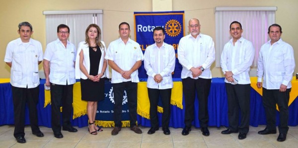 Miembros de la Junta Directiva del Club Rotario San Pedro Sula 2020-2021 presidido por Alex Erazo, junto a Jorge Sikaffy, quien realizó una brillante gestión