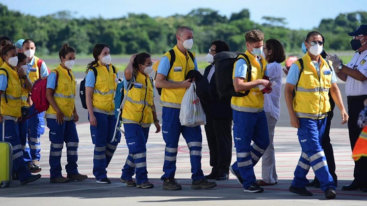 Personal médico de España llegan a El Salvador para combatir el COVID-19