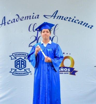 María José Cáceres fue galardonada con la medalla de Oro “Olga Mackay de Rodgers” obteniendo además el primer lugar en índice académico