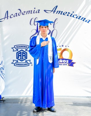 María José Cáceres fue galardonada con la medalla de Oro “Olga Mackay de Rodgers” obteniendo además el primer lugar en índice académico