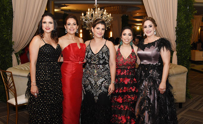 Sandy Ganineh, Cecilia Heredia, Alicia Sikaffy, Tagrid Sikaffy y Nadia Ganineh