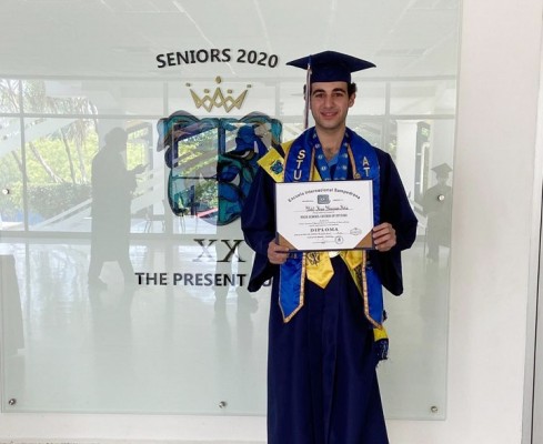 Yalil Yacamán, durante la entrega de diplomas académicos