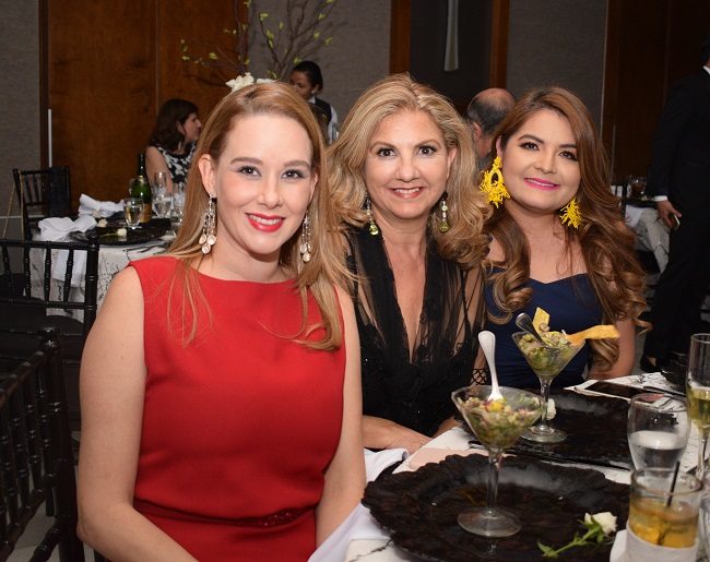 Andrea Valenzuela, Evelyn Canales Hawit y Hadassa Alicea