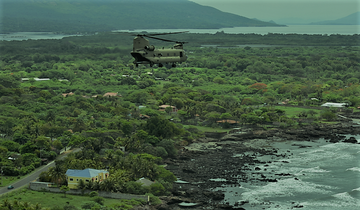Helicópteros del ejército de los EE.UU. realizan ejercicio en el norte de Honduras