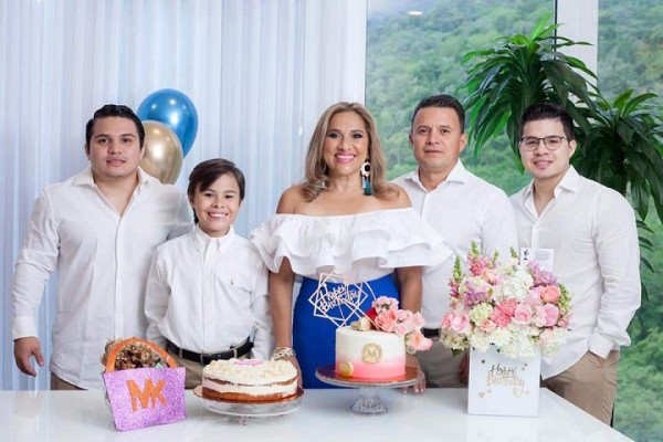 Marielos Gutierrezcon sus espso Cristián Gutierrez y sus hijos Christian, Alejandro y Edwin