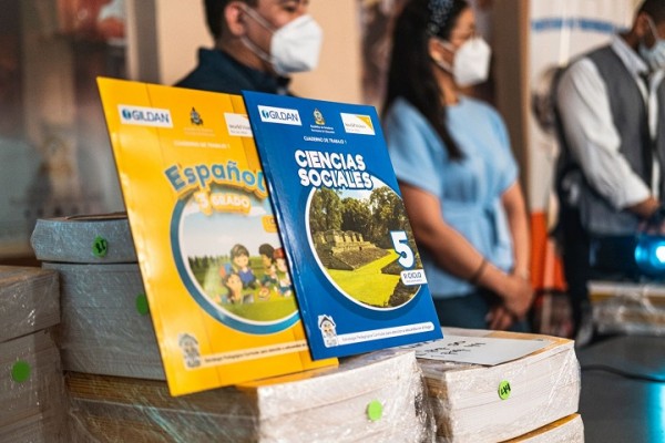 Gildan y World Vision entregan 96.000 cuadernos de trabajo para alumnos sin acceso a internet